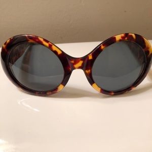 Vintage round oversized Gucci Sunglasses
